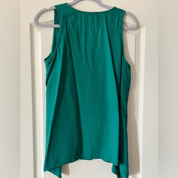 Karen Kane Sleeveless Asymmetrical Hunter Green Blouse Women’s Size Medium - Picture 11 of 12